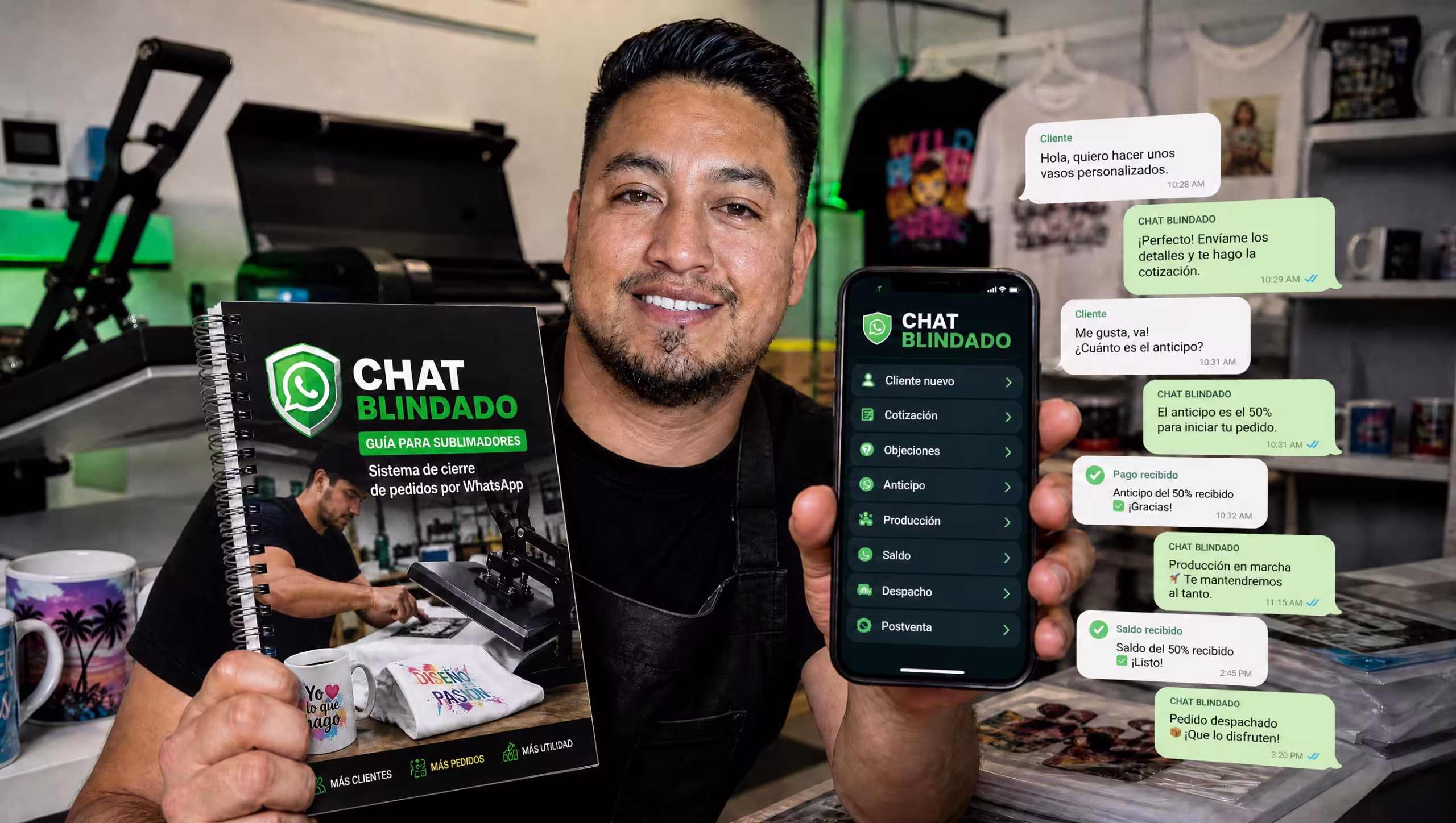 Cliente feliz recibiendo confirmación de pago en WhatsApp